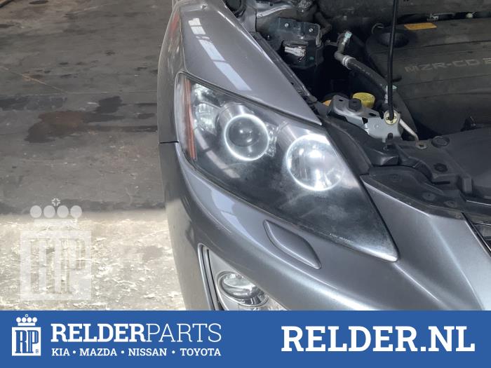 Używane Reflektor prawy Mazda CX-7 2.2 MZR-CD 16V Cena € 300,00 Procedura marży oferowane przez Relder Parts B.V.
