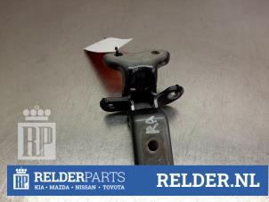 Gebrauchte Scharnier Tür rechts hinten Toyota Yaris Cross (PB1/PJ1) 1.5 12V Hybrid 115 Preis € 50,00 Margenregelung angeboten von Relder Parts B.V.