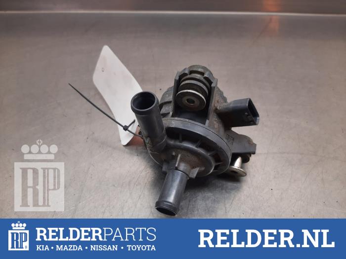 Begagnade Vattenpump Toyota Auris (E18) 1.8 16V Hybrid Pris € 50,00 Marginaltabell erbjuds av Relder Parts B.V.