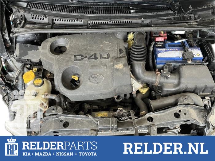 Dynamo van een Toyota Yaris III (P13) 1.4 D-4D-F 2013