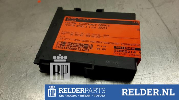 Gebrauchte Central electronic Modul Toyota Aygo X 1.0 12V VVT-i Preis € 50,00 Margenregelung angeboten von Relder Parts B.V.