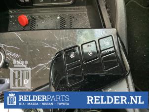 Begagnade Sätesvärmebrytare Kia Sportage (NQ5E) 1.6 T-GDi Hybrid 16V Pris € 100,00 Marginaltabell erbjuds av Relder Parts B.V.