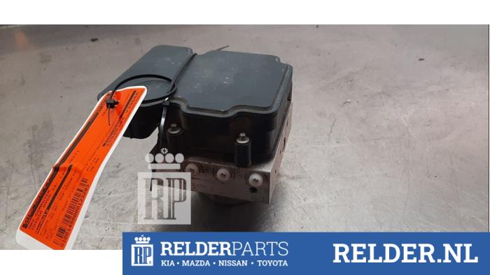 Usagé Ordinateur ABS Toyota Aygo (B40) 1.0 12V VVT-i Prix € 75,00 Règlement à la marge proposé par Relder Parts B.V.
