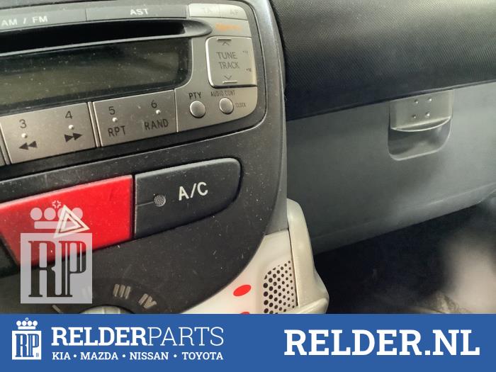 Commutateur clim d'un Toyota Aygo (B10) 1.0 12V VVT-i 2011