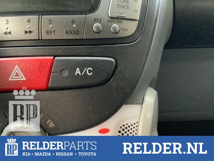 Commutateur clim d'un Toyota Aygo (B10) 1.0 12V VVT-i 2011