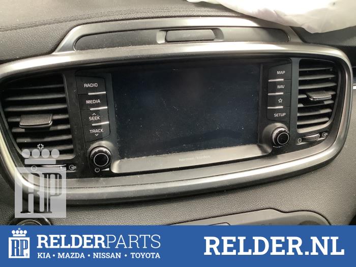 Used Interior display Kia Sorento III (UM) 2.2 CRDi 16V VGT 4x4 Price € 300,00 Margin scheme offered by Relder Parts B.V.