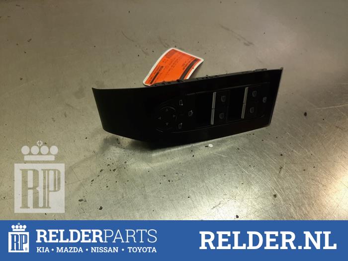 Usados Interruptor de ventanilla eléctrica Mazda 3 Sport (BP) 2.0 SkyActiv-G 122 Mild Hybrid 16V Precio € 75,00 Norma de margen ofrecido por Relder Parts B.V.