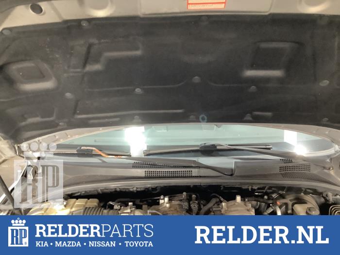 Używane Parawan Kia Sorento I (JC) 3.5 V6 24V Cena € 30,00 Procedura marży oferowane przez Relder Parts B.V.