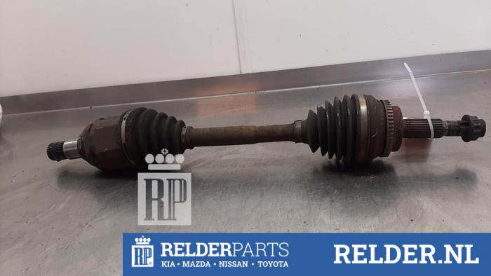 Gebrauchte Antriebswelle links vorne Toyota Avensis Verso (M20) 2.0 16V VVT-i D-4 Preis € 100,00 Margenregelung angeboten von Relder Parts B.V.