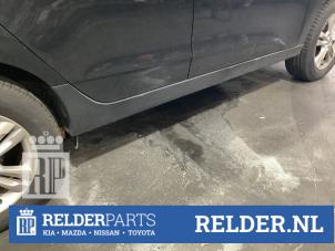 Begagnade Sidokjol, höger Hyundai iX35 (LM) 2.0 16V Pris på förfrågan erbjuds av Relder Parts B.V.