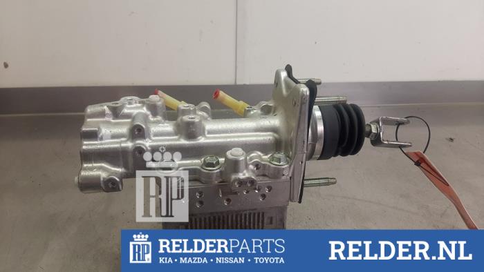 Begagnade ABS-pump Toyota Auris (E18) 1.8 16V Hybrid Pris € 200,00 Marginaltabell erbjuds av Relder Parts B.V.