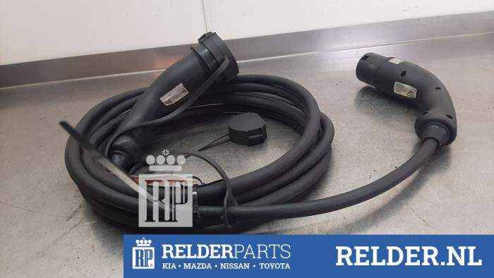 Usados Cable de carga vehículo híbrido Nissan Leaf (ZE1) e+ 59/62kWh Precio € 175,00 Norma de margen ofrecido por Relder Parts B.V.