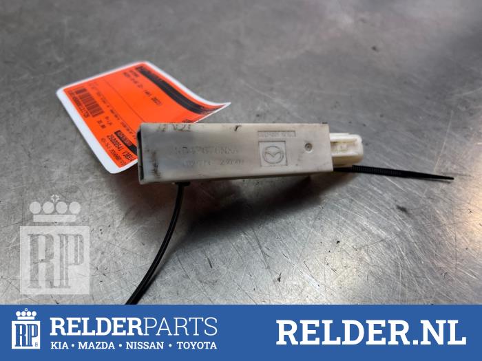 Używane Antena Mazda CX-60 (KH) 2.5 e-SkyActiv PHEV Cena € 35,00 Procedura marży oferowane przez Relder Parts B.V.