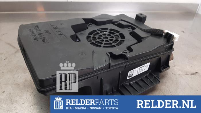 Używane Subwoofer Mazda CX-60 (KH) 2.5 e-SkyActiv PHEV Cena € 150,00 Procedura marży oferowane przez Relder Parts B.V.