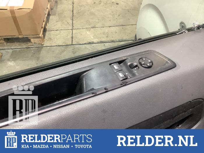 Usados Interruptor de ventanilla eléctrica Toyota ProAce 2.0 D-4D 122 16V Worker Precio € 35,00 Norma de margen ofrecido por Relder Parts B.V.