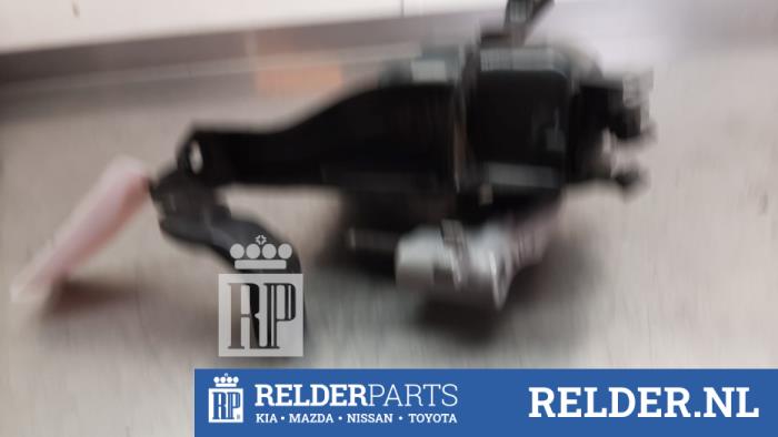 Usagé Support moteur Toyota Corolla Cross Prix € 75,00 Règlement à la marge proposé par Relder Parts B.V.