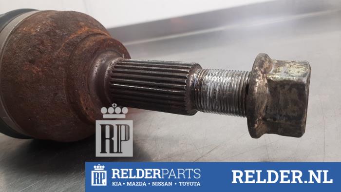 Gebrauchte Antriebswelle links vorne Nissan Qashqai (J10) 2.0 16V 4x4 Preis € 60,00 Margenregelung angeboten von Relder Parts B.V.