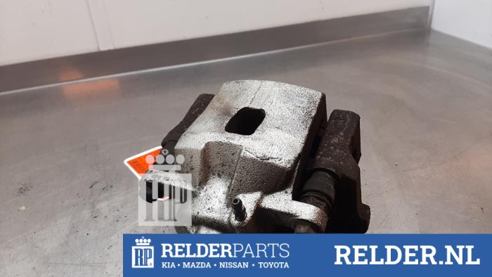 Gebrauchte Bremszange rechts vorne Toyota RAV4 (A2) 2.0 16V VVT-i 4x4 Preis € 30,00 Margenregelung angeboten von Relder Parts B.V.