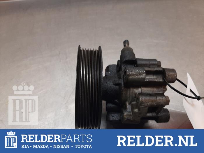 Usagé Pompe de direction Toyota RAV4 (A2) 2.0 16V VVT-i 4x4 Prix € 50,00 Règlement à la marge proposé par Relder Parts B.V.