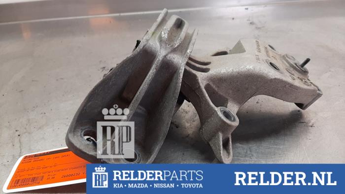 Used Engine mount Nissan Qashqai (J11) 1.3 DIG-T 140 16V Price € 35,00 Margin scheme offered by Relder Parts B.V.