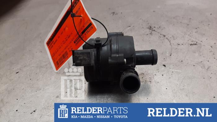 Usagé Pompe à eau Nissan Qashqai (J11) 1.3 DIG-T 140 16V Prix € 50,00 Règlement à la marge proposé par Relder Parts B.V.