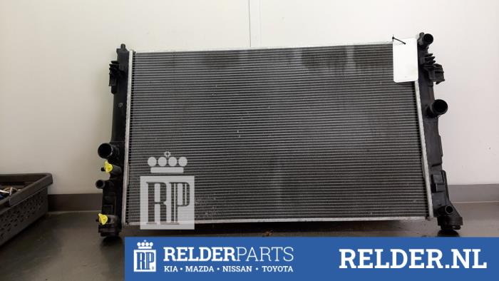 Usagé Radiateur Toyota Corolla Cross Prix € 175,00 Règlement à la marge proposé par Relder Parts B.V.