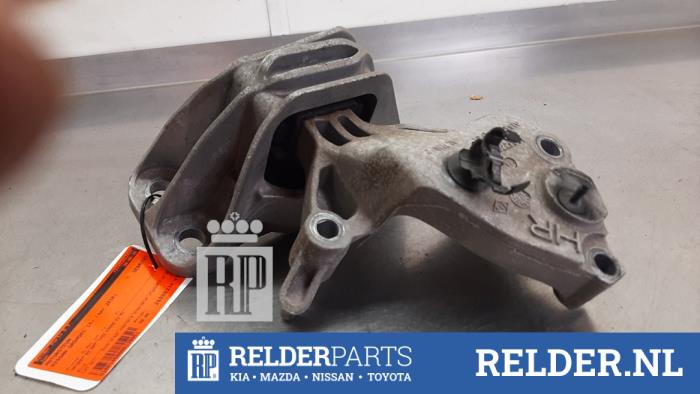 Used Engine mount Nissan Qashqai (J11) 1.3 DIG-T 160 16V Price € 50,00 Margin scheme offered by Relder Parts B.V.