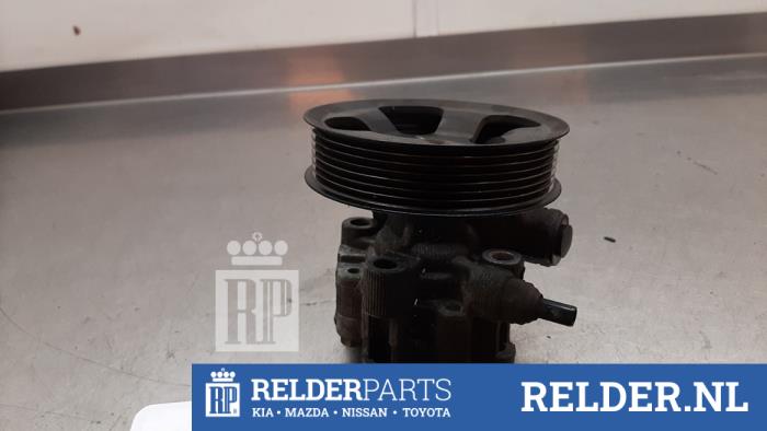 Usagé Pompe de direction Toyota Avensis Wagon (T25/B1E) 2.4 16V VVT-i D4 Prix € 50,00 Règlement à la marge proposé par Relder Parts B.V.