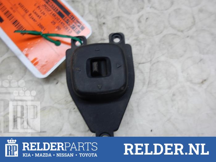 Używane Przelacznik lusterka Mazda 626 (GF14) 2.0 DiTD 16V Cena € 25,00 Procedura marży oferowane przez Relder Parts B.V.