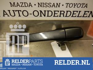 Używane Uchwyt drzwi prawych przednich wersja 4-drzwiowa Mazda 5 (CR19) 2.0 CiDT 16V Normal Power Cena € 23,00 Procedura marży oferowane przez Relder Parts B.V.