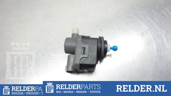 Używane Silnik reflektora Nissan Qashqai (J10) 1.6 16V Cena € 23,00 Procedura marży oferowane przez Relder Parts B.V.