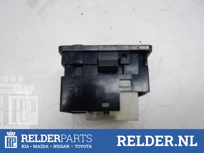 Używane Przelacznik lusterka Toyota RAV4 (A3) 2.2 D-CAT 16V 4x4 Cena € 10,00 Procedura marży oferowane przez Relder Parts B.V.
