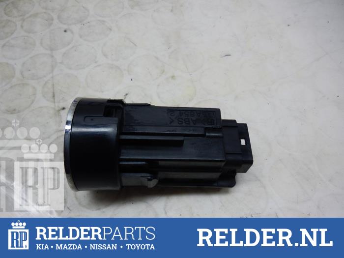 Usagé Commande start/stop Toyota Yaris II (P9) 1.3 16V VVT-i Prix € 27,00 Règlement à la marge proposé par Relder Parts B.V.