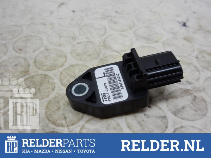 Begagnade Airbagsensor Toyota Avensis (T25/B1D) 2.0 16V D-4D Pris € 23,00 Marginaltabell erbjuds av Relder Parts B.V.