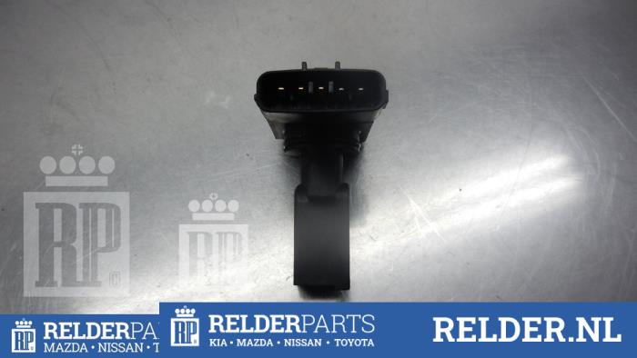 Luftmengenmesser van een Toyota Avensis (T25/B1D) 2.0 16V D-4D 2004