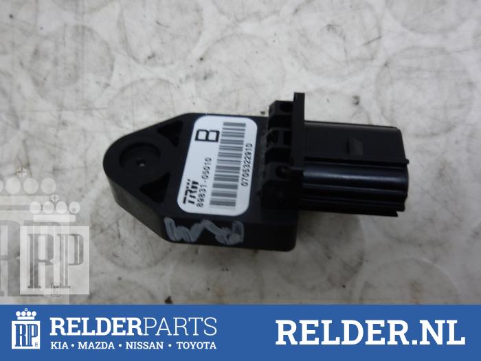 Begagnade Airbagsensor Toyota Avensis (T25/B1D) 2.0 16V D-4D Pris € 23,00 Marginaltabell erbjuds av Relder Parts B.V.