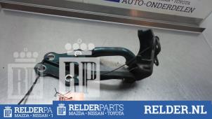 Gebrauchte Motorhaube Scharnier Toyota RAV4 (A2) 2.0 16V VVT-i 4x4 Preis € 23,00 Margenregelung angeboten von Relder Parts B.V.