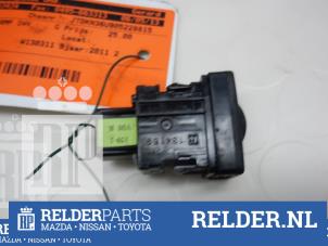 Używane Przelacznik reflektora LHV Toyota Prius (ZVW3) 1.8 16V Cena € 18,00 Procedura marży oferowane przez Relder Parts B.V.