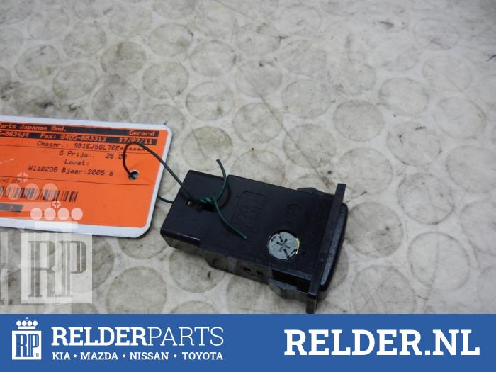 Gebrauchte Schalter Toyota Avensis Wagon (T25/B1E) 2.0 16V VVT-i D4 Preis € 23,00 Margenregelung angeboten von Relder Parts B.V.