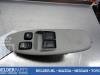 Electric window switch from a Nissan Almera Tino (V10M) 2.0 16V CVT 2003