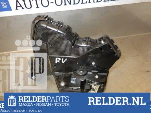 Używane Mechanizm blokady drzwi prawych wersja 2-drzwiowa Toyota Auris (E15) 1.4 D-4D-F 16V Van Cena € 45,00 Procedura marży oferowane przez Relder Parts B.V.