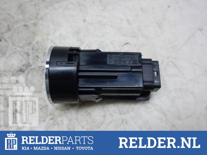 Używane Przelacznik Start/Stop Toyota Yaris II (P9) 1.3 16V VVT-i Cena € 27,00 Procedura marży oferowane przez Relder Parts B.V.