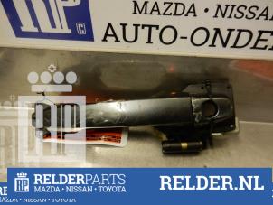 Używane Uchwyt drzwi prawych wersja 2-drzwiowa Toyota RAV4 (A2) 2.0 D-4D 16V 4x4 Cena € 23,00 Procedura marży oferowane przez Relder Parts B.V.