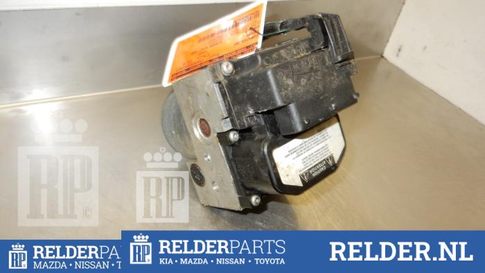 Usagé Ordinateur ABS Toyota Corolla (E12) 1.4 16V VVT-i Prix € 36,00 Règlement à la marge proposé par Relder Parts B.V.