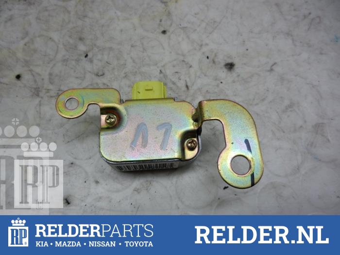 Begagnade Airbagsensor Mazda 323 (BJ12) 1.6 16V Pris € 23,00 Marginaltabell erbjuds av Relder Parts B.V.