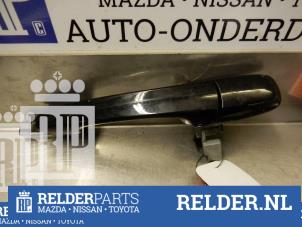 Używane Uchwyt drzwi prawych przednich wersja 4-drzwiowa Mazda 5 (CR19) 1.8i 16V Cena € 23,00 Procedura marży oferowane przez Relder Parts B.V.