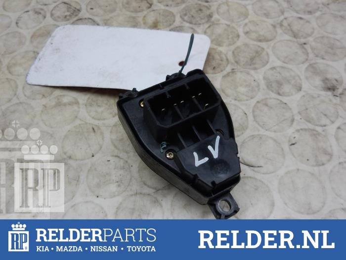 Usados Interruptor de retrovisor Mazda 2 (NB/NC/ND/NE) 1.4 CiTD Precio € 25,00 Norma de margen ofrecido por Relder Parts B.V.