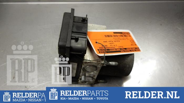Używane Pompa ABS Toyota Previa (R3) 2.0 D-4D 16V Cena € 68,00 Procedura marży oferowane przez Relder Parts B.V.