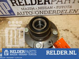Używane Tylna piasta kola Mazda Demio (DW) 1.5 16V Cena € 45,00 Procedura marży oferowane przez Relder Parts B.V.
