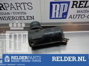 Usagé Pompe lave-glace avant Mazda Demio (DW) 1.5 16V Prix € 23,00 Règlement à la marge proposé par Relder Parts B.V.